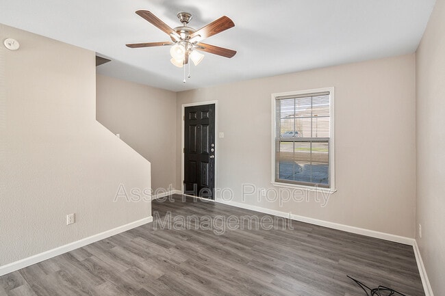 Building Photo - 2914 Prairie Flower Cir