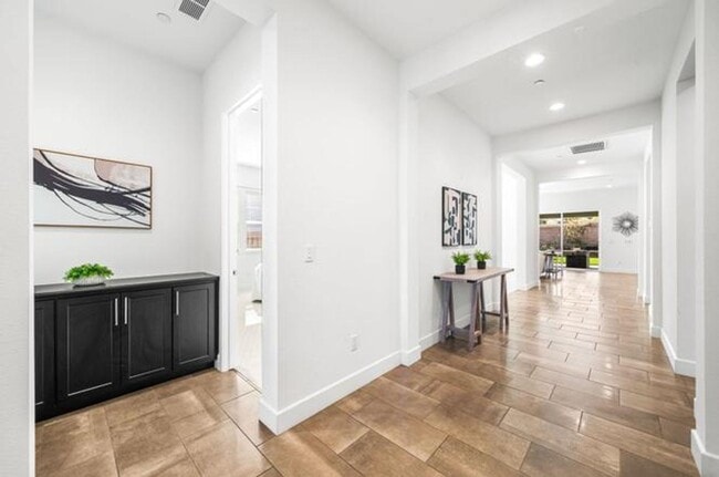 Building Photo - GORGEOUS 3300 Sqft Single Story 4 Bed 3.5 Bath House in Brentwood
