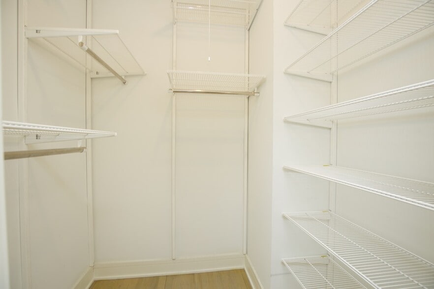 Building Photo - 843 W Grace St