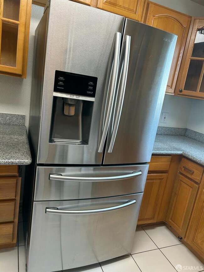 Building Photo - 255 Molimo Dr