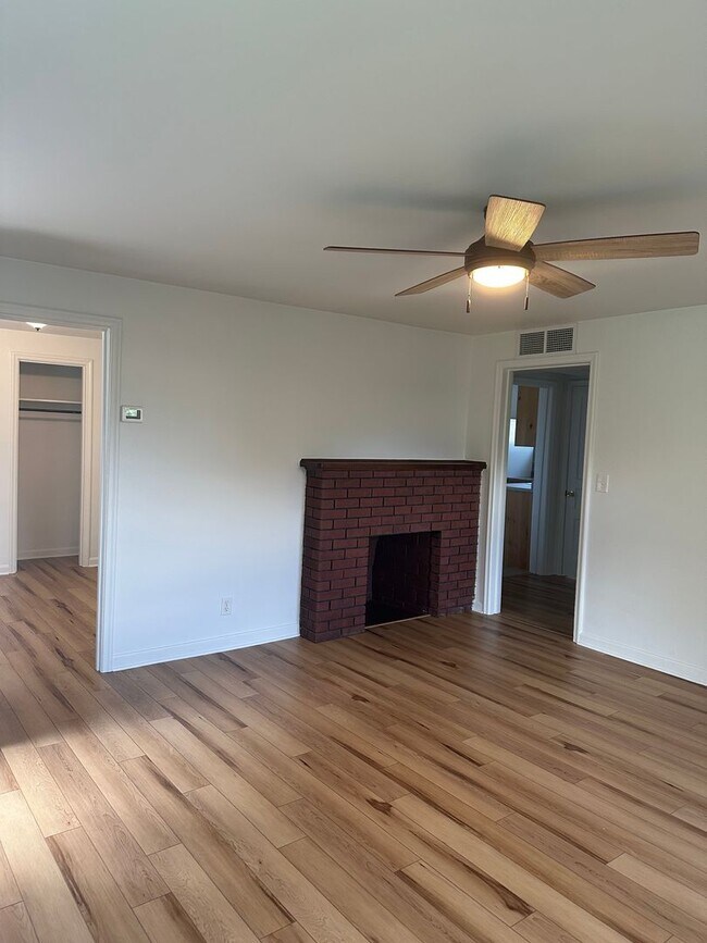 Building Photo - Healy Duplex