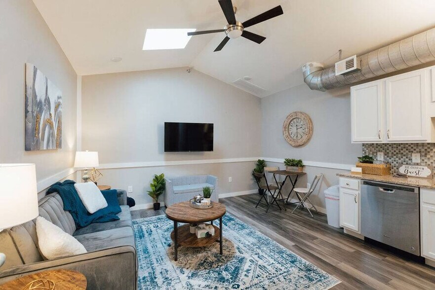 Building Photo - 117 Spring St