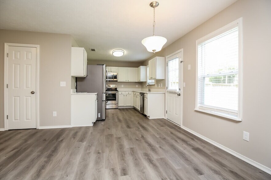 Building Photo - 5625 Dory Dr