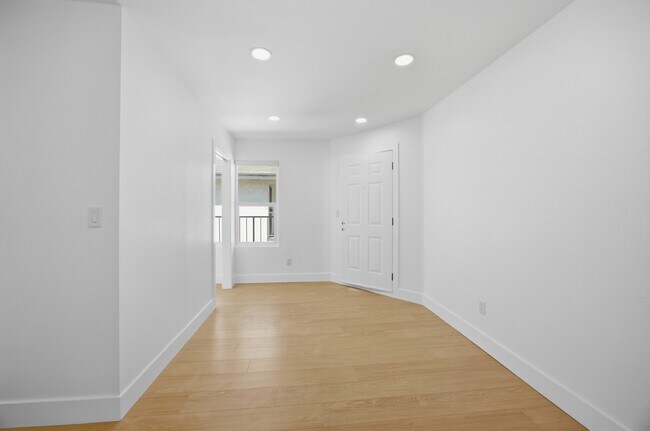Building Photo - 1040 Gardena