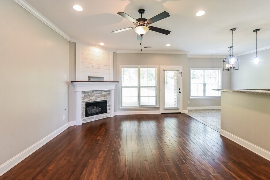 Building Photo - 2580 Woodcutter Dr