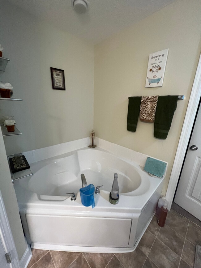 Building Photo - 616 Piedmont Ave