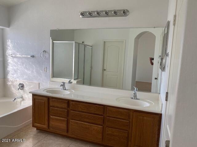 Building Photo - 40882 W Robbins Dr