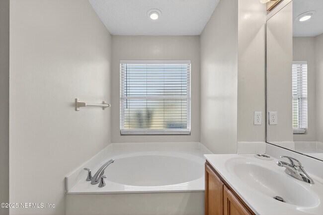 Building Photo - 9205 Redtail Dr