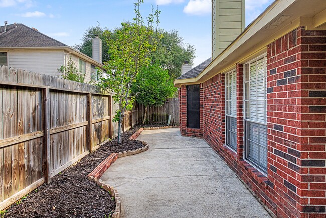 Building Photo - 2126 Highland Bay Ct