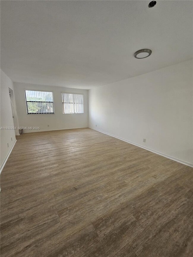 Building Photo - 8180 Geneva Ct