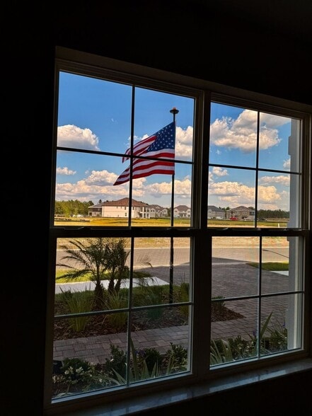 Building Photo - 1729 Drummond Pt