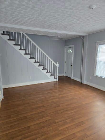 Living room - 33 New St