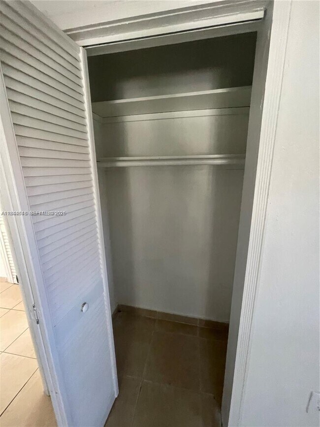 Building Photo - 3227 Oak Ave