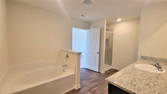 Building Photo - Lovely 2-story 4 bedroom/2.5 bath home in cul-de-sac: easy commute to Ft. Sam Houston, BAMC, and ...