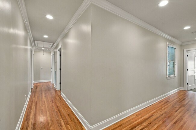 Building Photo - 2023 Galbraith Dr