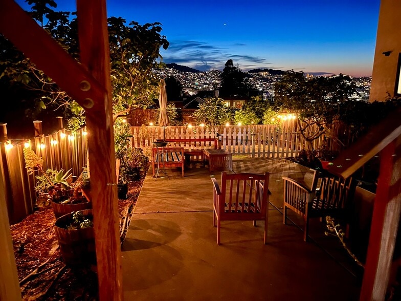 Building Photo - 748 Kansas St