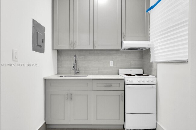 Building Photo - 13390 NE 6th Ave