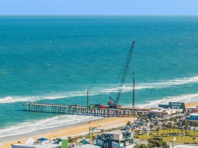 Building Photo - 305 N 6th St