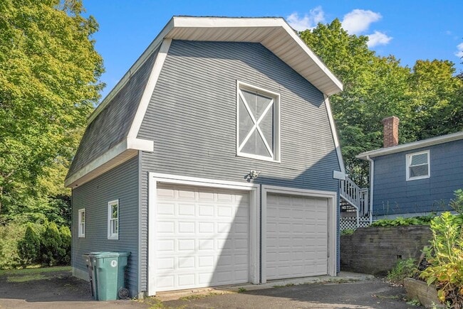 Building Photo - 884 Highland Ave