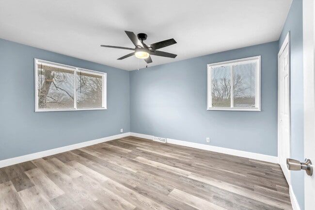 Building Photo - ???? Fully Renovated 3 Bedroom Home in a Convenient Clarksville Location!