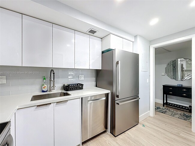 Building Photo - 2671 S Course Dr