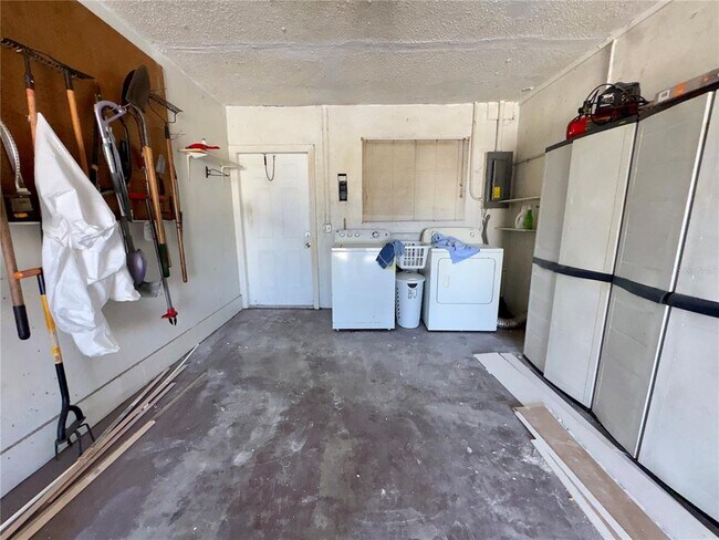 Building Photo - 13543 Longwood Ave