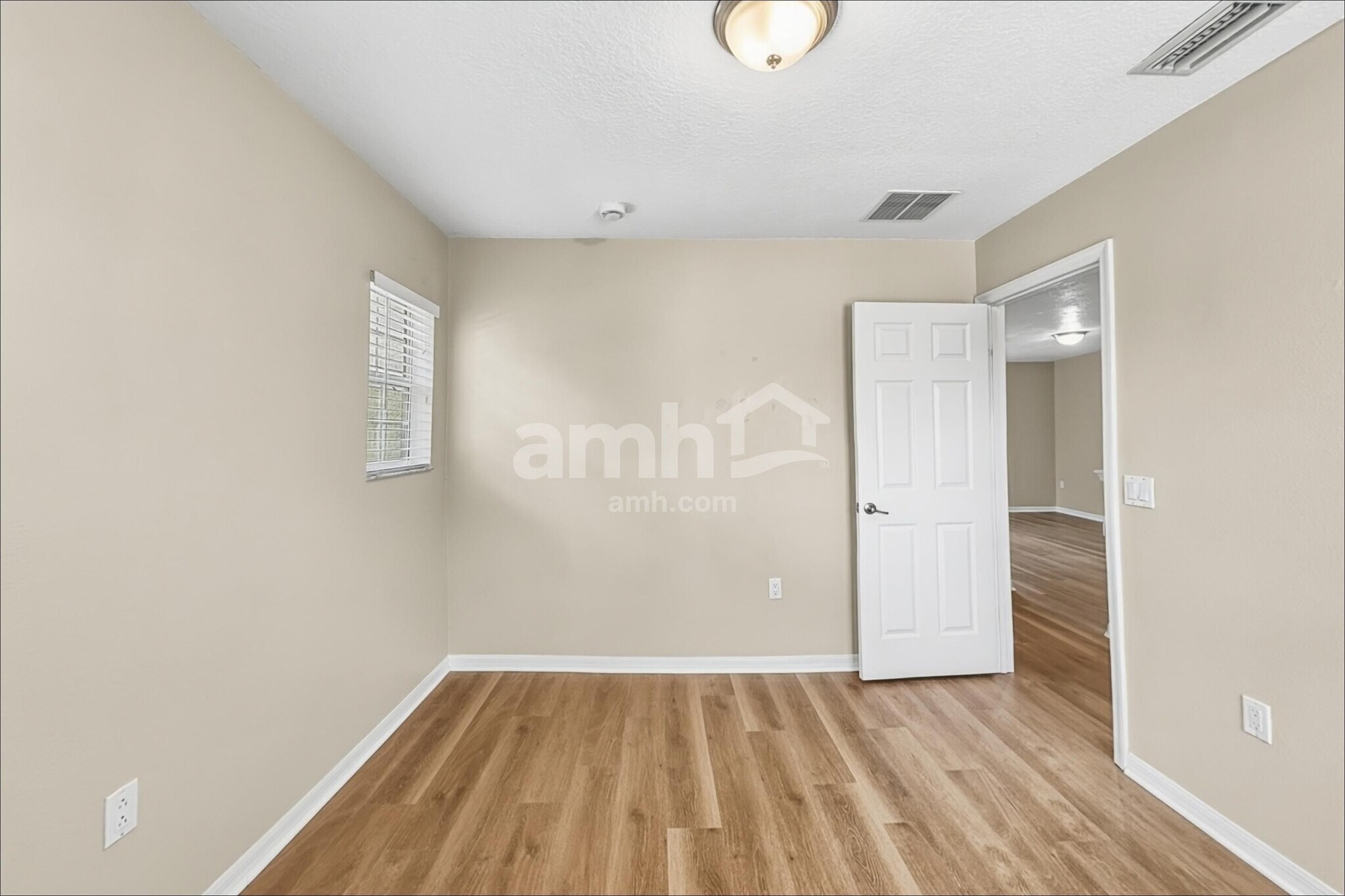 Building Photo - 11112 Silver Fern Way