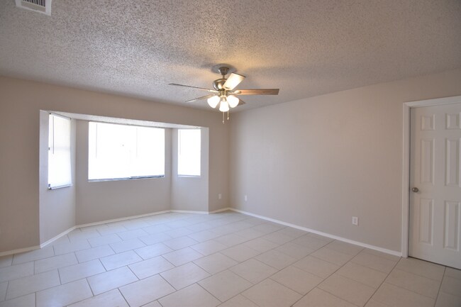 Building Photo - 402 William Tell Dr