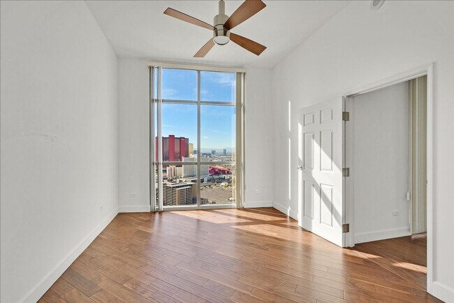 Building Photo - Dual Masters & Incredible Strip Views, 37th Floor or Allure