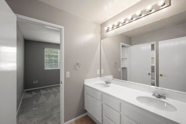 Building Photo - Gorgeous 3 Bedroom Chula Vista Home!