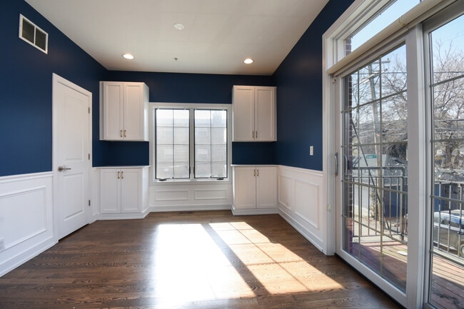 Building Photo - 330 Pennsylvania Way