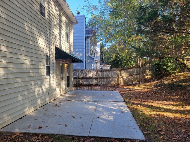 Building Photo - Gorgeous Newly Renovated 3 Bedroom House i...