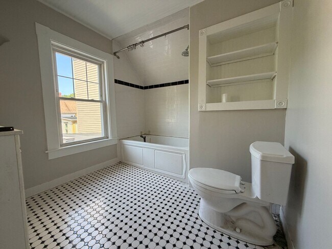 Building Photo - Spacious 4BR/3BA Home in Downtown Dover — Freshly Updated, Walk to Everything