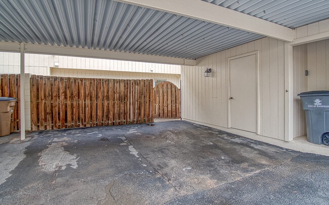 Building Photo - 7914 Gleason Dr