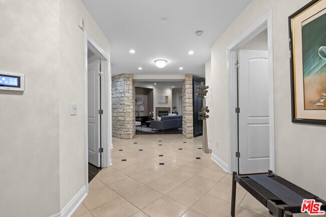 Building Photo - 4848 Wilshire Blvd