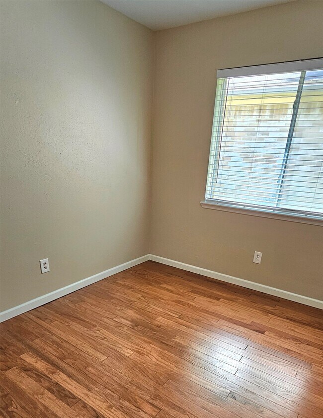 Building Photo - 22 W Broken Oak Ct