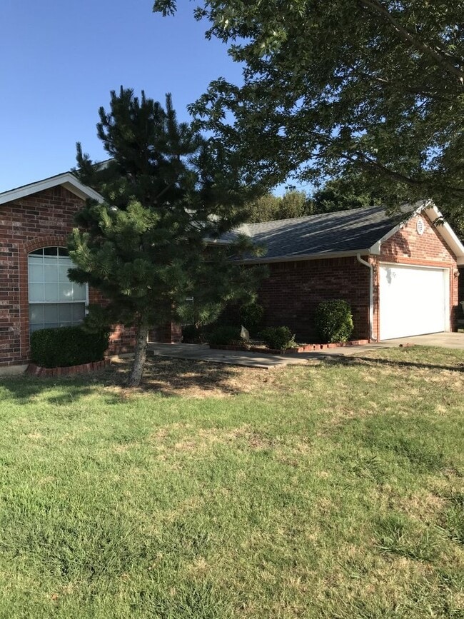 Primary Photo - 4 bed 1.5 miles from OU Campus available f...