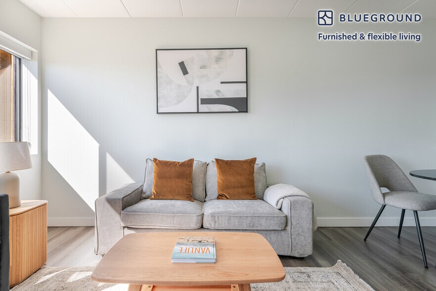 Building Photo - 1925 Commonwealth Ave