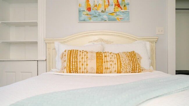 Building Photo - 14 Sanchez Ave