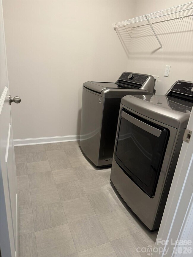 Building Photo - 106 Sierra Rd