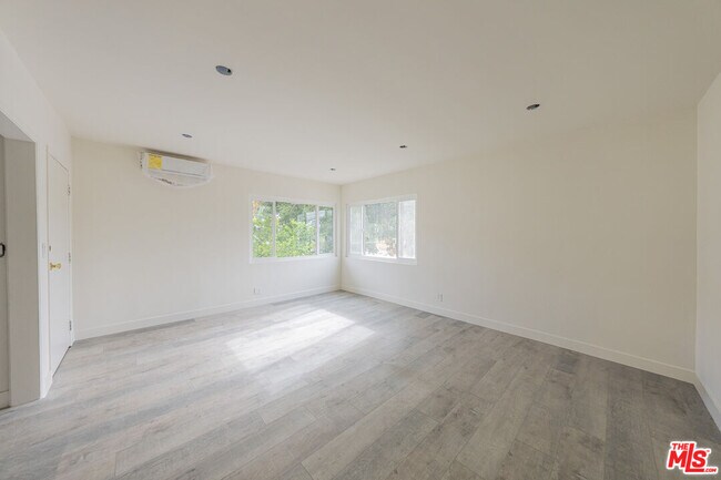 Building Photo - 10043 Haines Canyon Ave