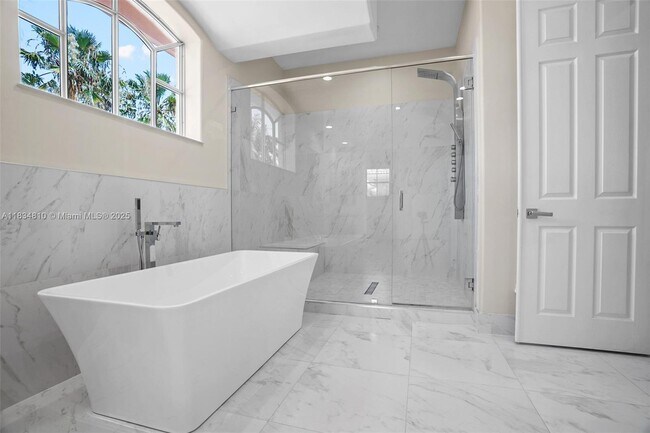 Building Photo - 1580 Shoreline Way