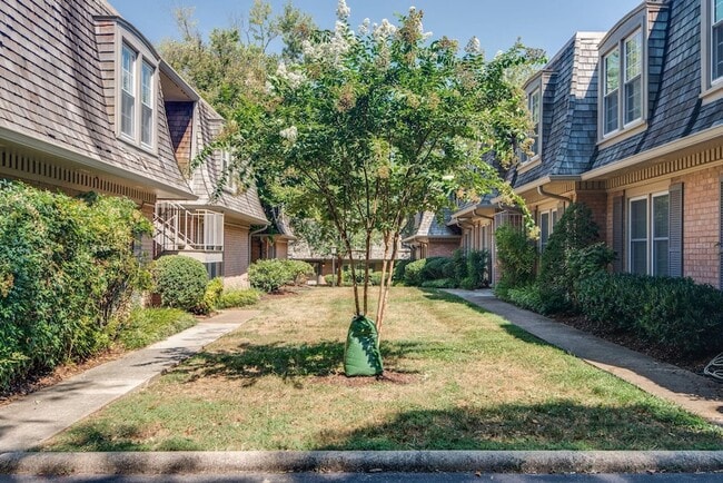 Building Photo - 3000 Hillsboro Pike