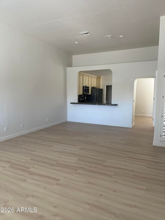 Building Photo - 8889 E Meadow Hill Dr