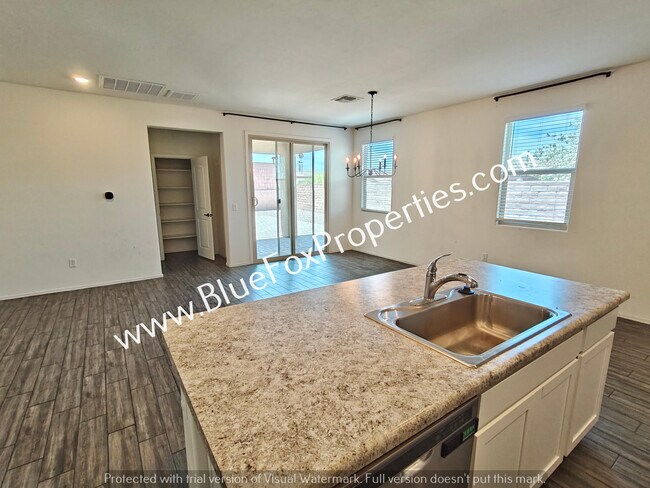 Building Photo - 7926 S Golden Bell Dr
