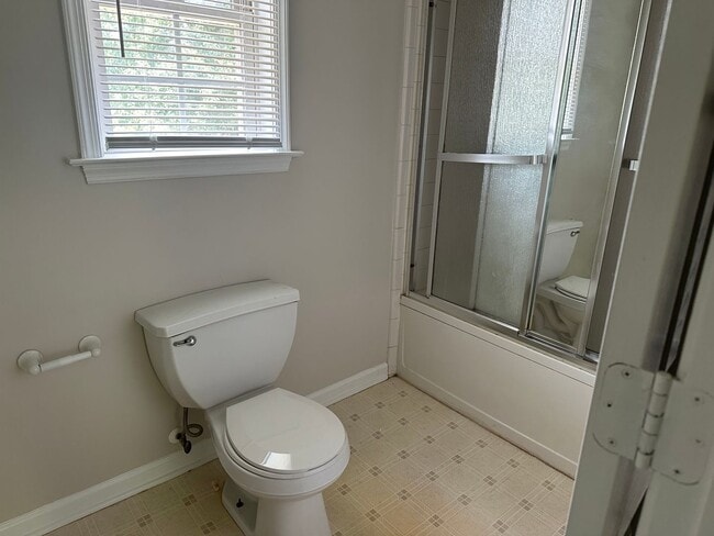 Building Photo - 3 Bedrooms and 2.5 Bathroom