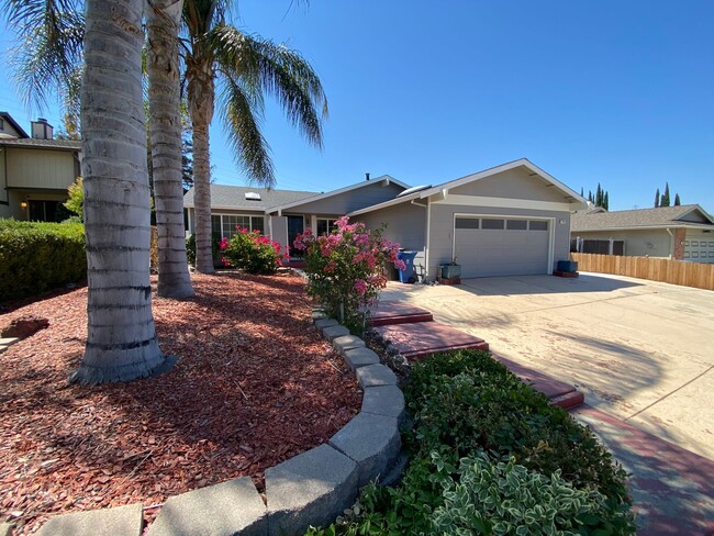 Primary Photo - 4 Bed 2 Bath Single Family Home In Antioch...