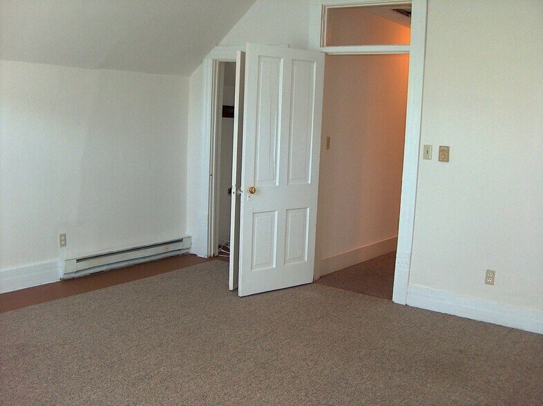 Building Photo - 718 Brown St