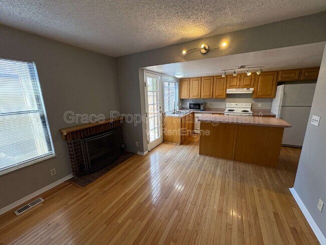 Building Photo - 3541 S Kittredge St