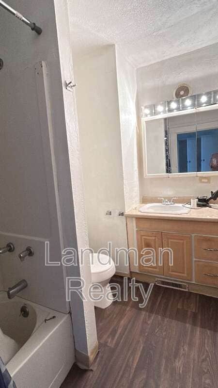 Building Photo - 711 Russellwood Ave